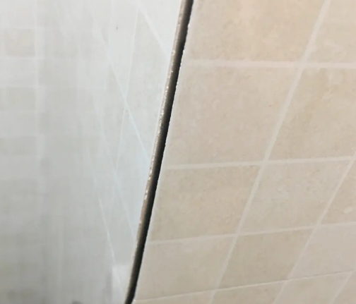 良庆瓷砖空鼓维修公司分享阳台瓷砖脱落的修复过程可以分为以下几个步骤